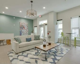 Landing at Pearl Studios - Studio in Northwest Portland - Portland - Living room