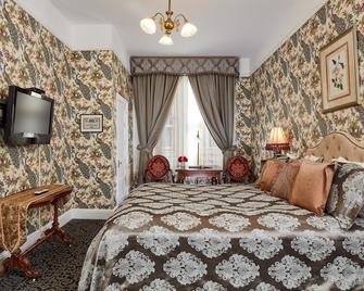 Queen Anne Hotel - San Francisco - Bedroom