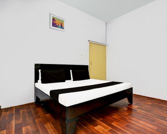 Hotel O Golden Guest House - Kashipur - Habitación