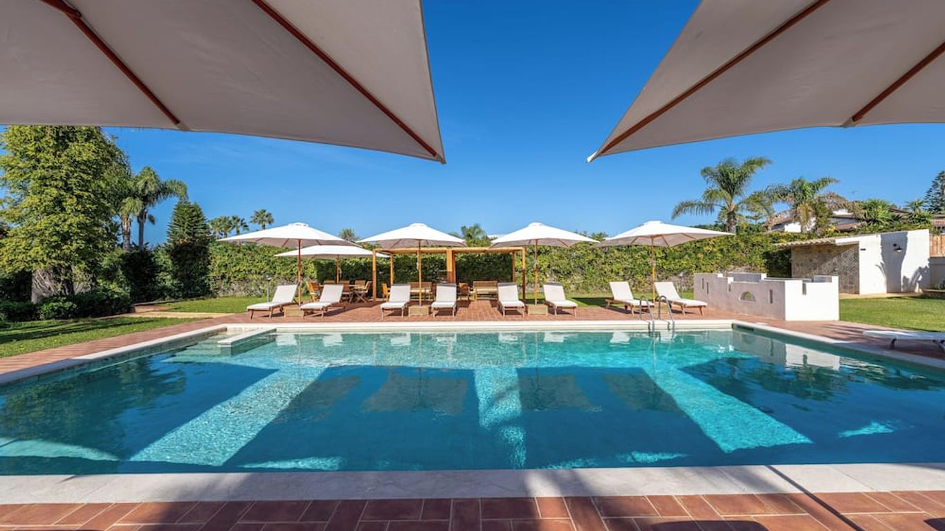 Villa Carlotta Resort