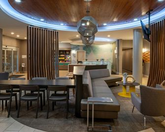 SpringHill Suites by Marriott Lake Charles - לייק צ'ארלס - בר