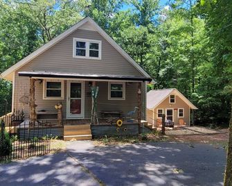 Fish or Relax at 'The Oar House' on W.P. Lake - La Grange - Edificio