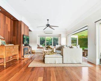 'Moondance' - Luxurious Hillside Retreat - Meroo Meadow - Sala de estar