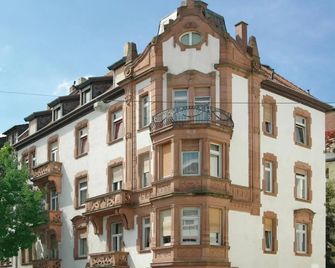 BudgetRooms - souterrain-private rooms & kitchen - Mannheim - Bygning
