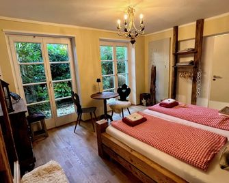 Glückliche Kuh-Villa - Achtsamer Rückzugsort mit Traumgarten, Schwimmteich & Raum zum Sein bis 18 Personen - Allgäu - Kempten - Chambre