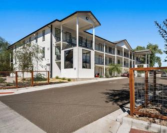 Close to City Life | Free Parking - Reno - Building