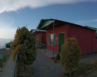 Deodar inn - Chakrāta - Building