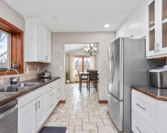3 Bdrm Home w Game Room. Just minutes from WGI & Wine Trail. - Watkins Glen - Küche