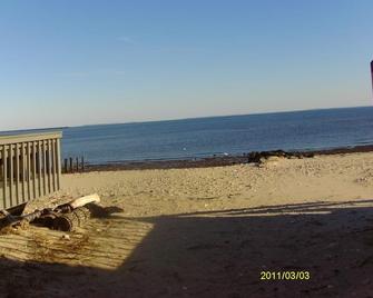 Charming Cottage with L.I. Sound and Marsh Views - Clinton - Playa
