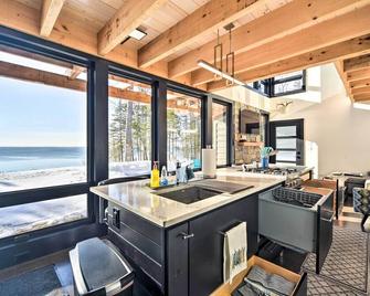 Waterfront Cabin on Lake Superior w/ Fire Pit - Two Harbors - Kuchyň