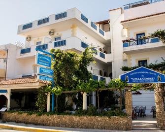 Uncle George Holiday Apts by Estia - Gázi - Budova