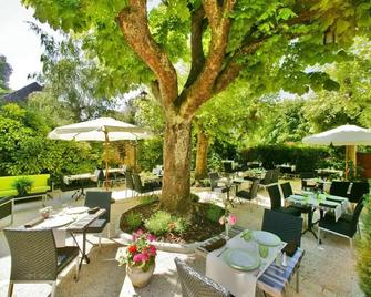 Hôtel Le Cro-Magnon - Les Eyzies-de-Tayac-Sireuil - Patio