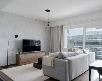 Modern 1BR Apartment with Balcony at Tripla Pasila, 5 mins to Helsinki City Center - Helsinki - Living room