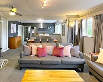 Tongariro Manuka House, National Park, Mt Ruapehu. - National Park Village - Sala de estar