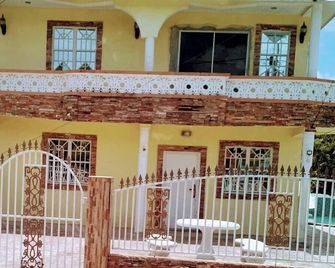 1 Bed Apartment - Sleeps 2 - Parking - Wifi - Georgetown