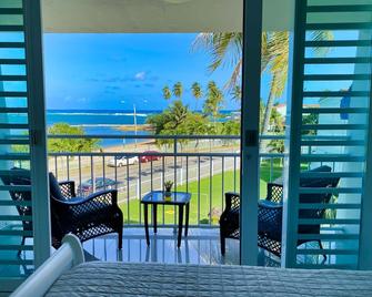 Beautiful Beachfront Villa, Totally Remodeled - Dorado - Balcón