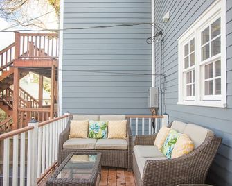 Cozy Home On Famous Jones Street In Historic District By Lucky Savannah - Savannah - Balcony