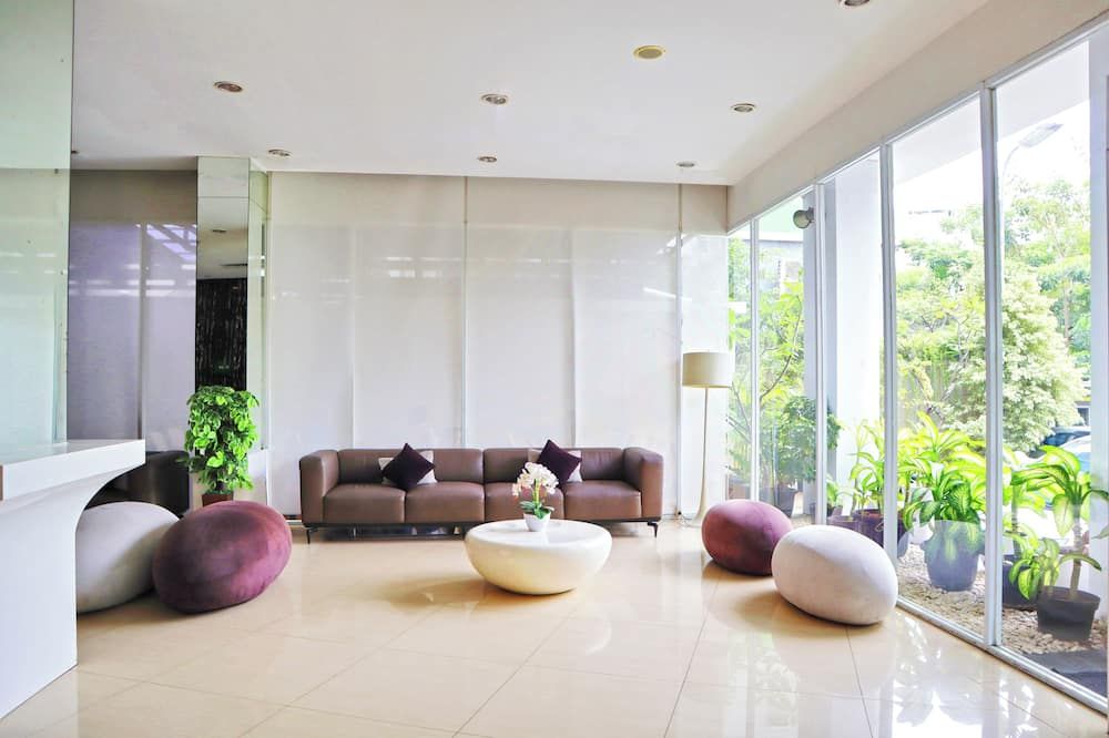 Whiz Hotel Cikini Jakarta - ג'קרטה - לובי