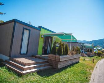 Camping Base de Loisirs du Lac de la Moselotte - Saulxures-sur-Moselotte - Edificio