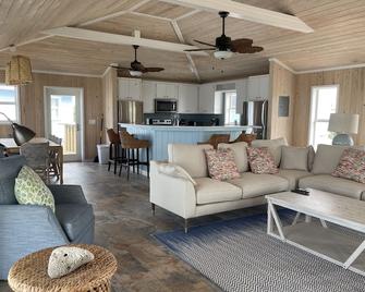 Barefoot Bay - beach house w/ 3 pods, views of Atlantic Ocean & Sea of Abaco - Hope Town - Living room