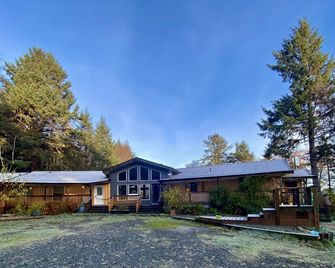 Green Coast Lodge - Tlell - Building