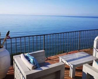 Private and secluded Ocean front Villa - Calella - Balcón