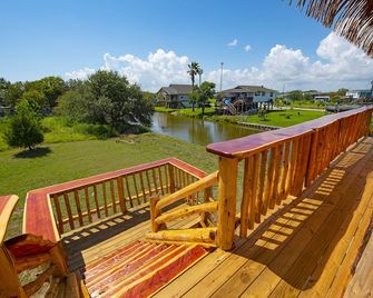 Highland Bayou Sup and Kayak Palapa - Hitchcock - Balcone