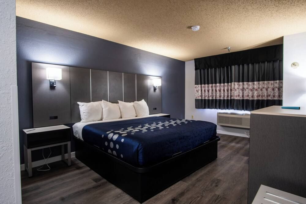 Blue Way Inn & Suites Eagan thumbnail 3