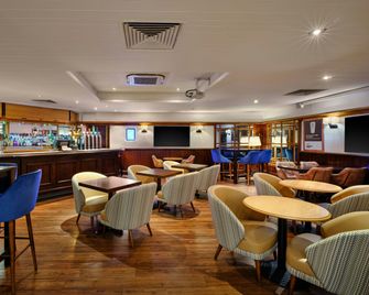 Delta Hotels by Marriott Swansea - Swansea - Bar
