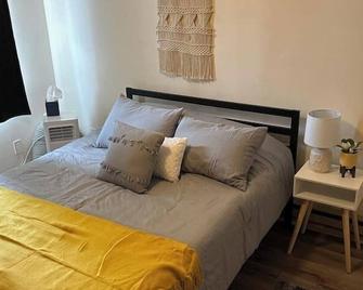 Minimalist Urban Unit Sleek 1-Bedroom Sanctuary - Great Falls - Bedroom