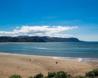 Cosy 1 Bedroom Apartment in the Heart of Llandudno - Llandudno - Beach