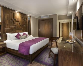 Pyramisa Suites Hotel Cairo - Giza - Bedroom