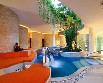 Pullman Bali Legian Beach - Kuta - Pool
