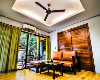 Cocoville Phuket - Chalong - Living room