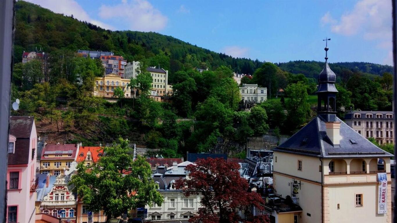 Hotel Ester