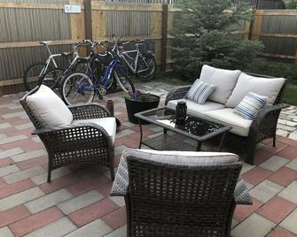 Charming 5 Bedroom in town with 6 bikes!!! - Gunnison - Patio