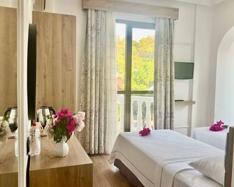 Carikci Hotel - + 16 Adult's Only - Мармарис