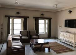 Happy Homestay - Jaipur - Living room
