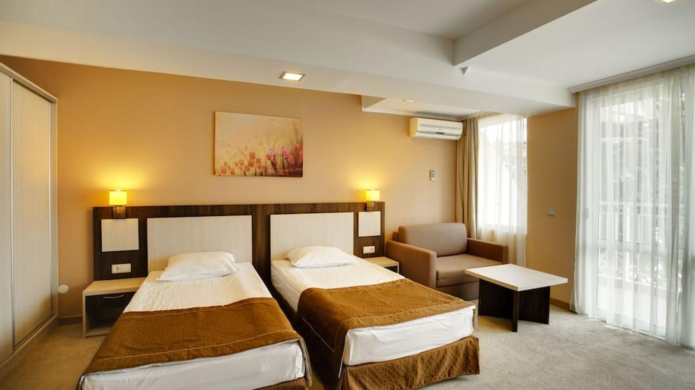 Dit Evrika Beach Club Hotel