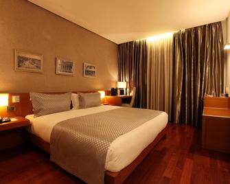 Tirana International Hotel - Tirana - Habitació