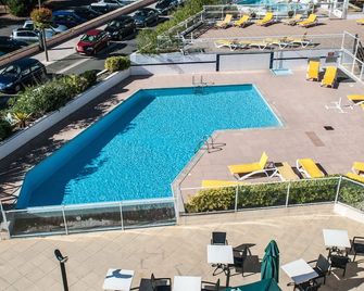 رزيدانس مايفا بيليكوت سوكوبورو - إنداي - حوض السباحة