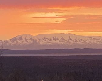 Alaskan Adventure Awaits! - Eagle River - Vista del exterior