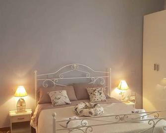 Iris Appartamenti - Pompei - Camera da letto