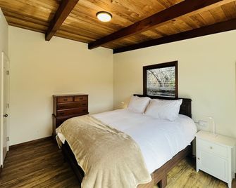 Pacific Sands Vacation Home - Fort Bragg - Schlafzimmer