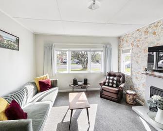 Whitianga Blue Bach - Location Location Location! - Whitianga - Wohnzimmer