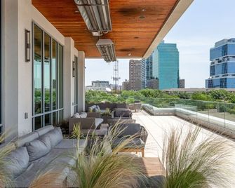 Luxury High-Rise - Short Trip to AT&T Stadium - Skyline Views - Dallas - Balkon