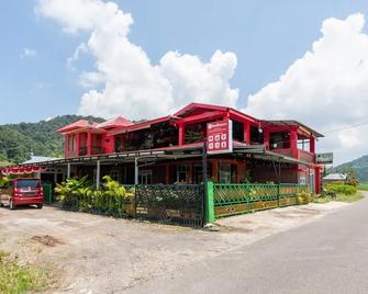 RedDoorz Syariah near tirtasari sonsang dan banto royo - Bukittinggi - Building