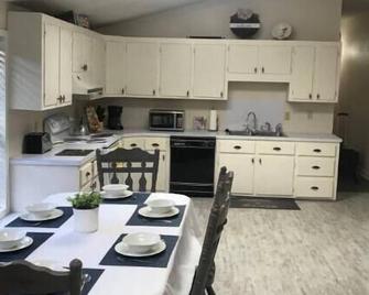 Twin Oaks- Barn Apartment - Morgan City - Küche