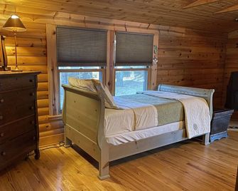 Unique Artisan home, near water, beach ,biking & hiking trails,3 bedroom,Hot tub - Two Rivers - Schlafzimmer
