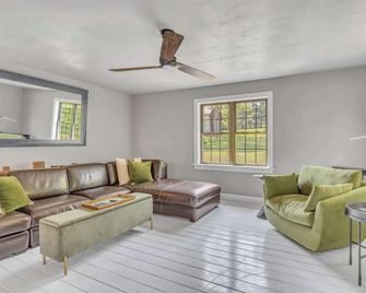 Chic Country Home W Sprawling Acreage - Portage - Sala de estar